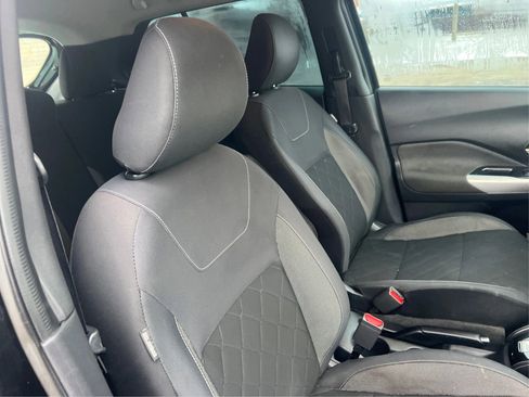 Used 2019 Nissan Kicks SV FWD image 16