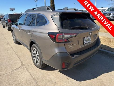 Used 2022 Subaru Outback Premium image 5