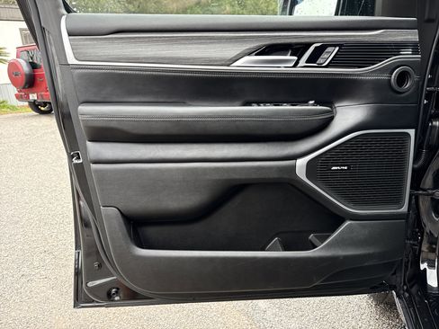 Used 2023 Jeep Wagoneer L Series III w/ Preferred Equipment Group image 42