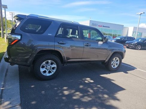 Used 2016 Toyota 4Runner SR5 RWD image 4