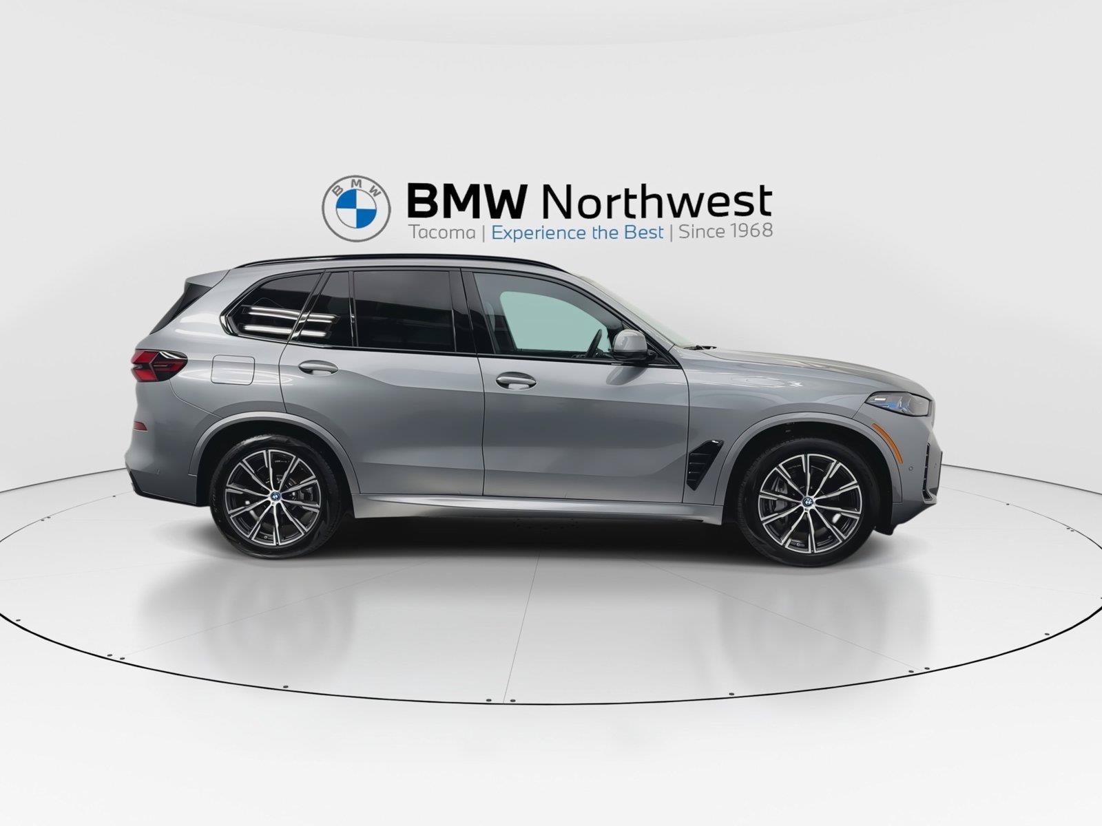 Used 2025 BMW X5 xDrive50e w/ M Sport Package AWD/4WD image 5