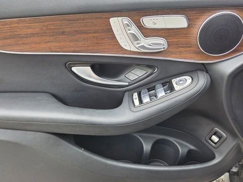 Used 2022 Mercedes-Benz GLC 300 w/ Premium Package Lite image 24