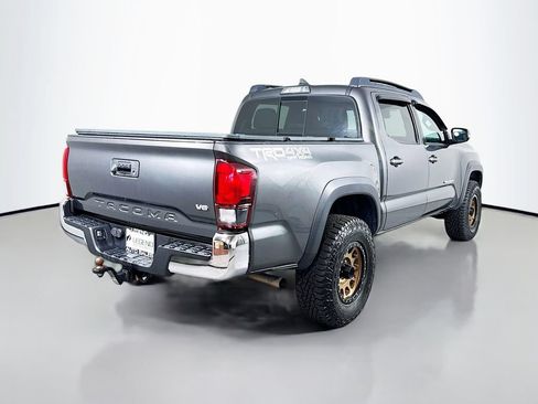 Used 2019 Toyota Tacoma TRD Off-Road AWD/4WD image 4