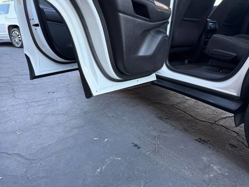 Used 2019 GMC Acadia SLE w/ Driver Alert Package I image 7