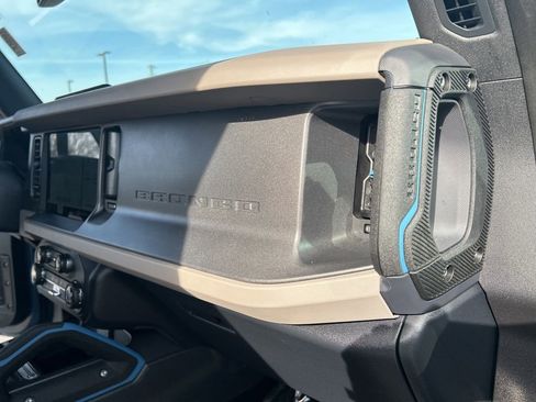 Used 2024 Ford Bronco Wildtrak image 31