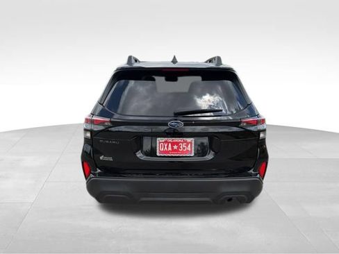 Used 2025 Subaru Forester Premium image 5