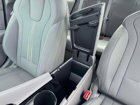 New 2026 Hyundai Elantra Hybrid FWD image 18