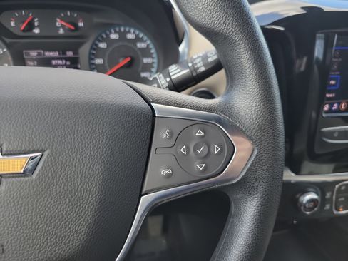 Used 2023 Chevrolet Traverse LS image 18
