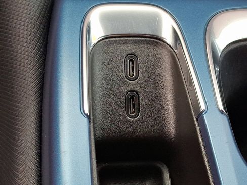 Used 2025 Chevrolet Equinox EV LT w/ Convenience Package image 23