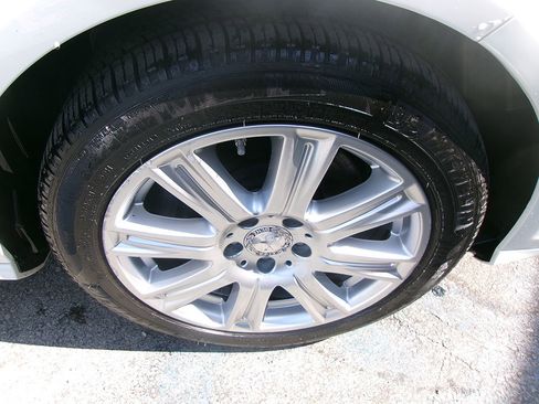 Used 2012 Mercedes-Benz E 350 4MATIC Sedan image 8