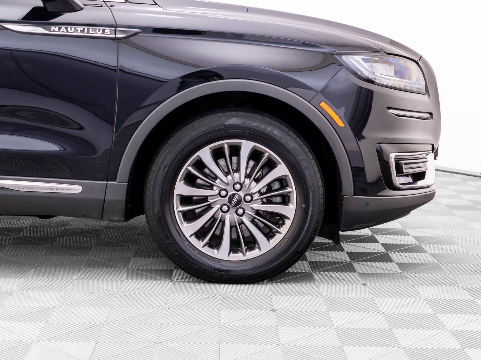 Used 2019 Lincoln Nautilus Select AWD/4WD image 35