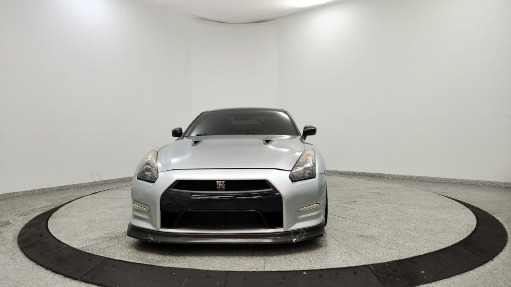 Used 2010 Nissan GT-R Premium AWD/4WD image 8