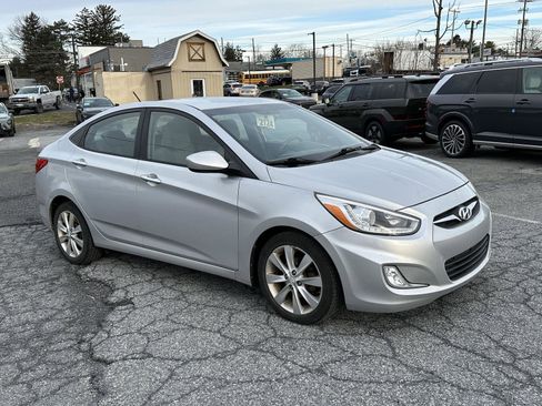Used 2014 Hyundai Accent GLS w/ Option Group 2 image 2