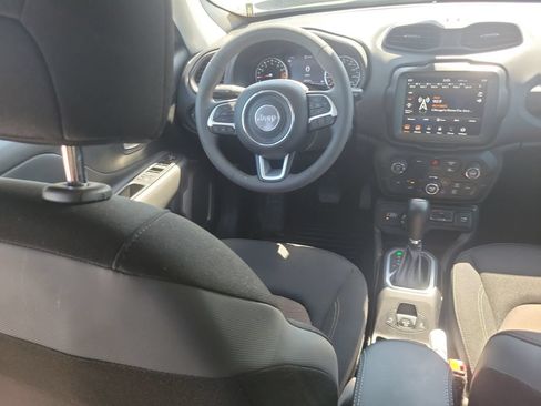 Used 2023 Jeep Renegade Latitude AWD/4WD image 11