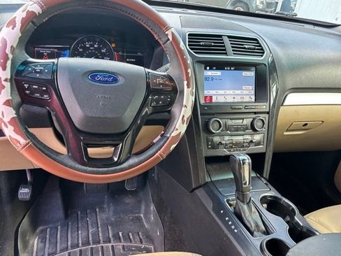 Used 2017 Ford Explorer XLT w/ Equipment Group 202A FWD image 9