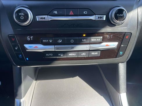 Used 2020 Ford Explorer Platinum AWD/4WD image 36