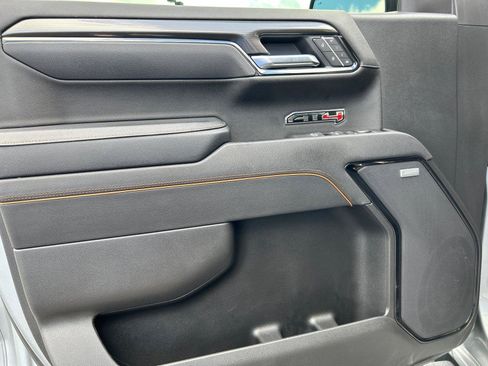 Used 2025 GMC Sierra 1500 AT4 w/ AT4 Premium Package AWD/4WD image 18
