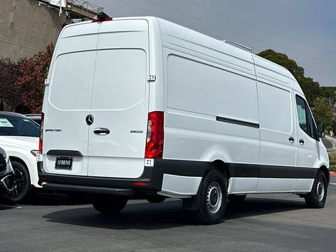 Used 2024 Mercedes-Benz Sprinter 2500 image 4
