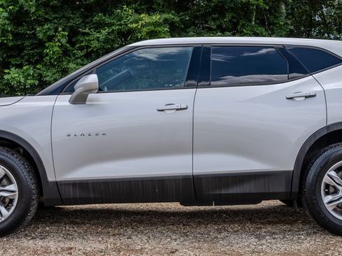 Used 2020 Chevrolet Blazer LT FWD image 2