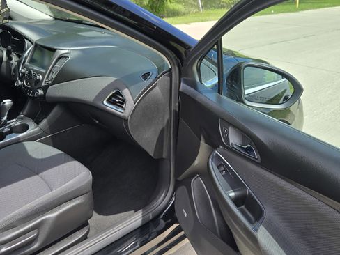 Used 2018 Chevrolet Cruze LT image 23