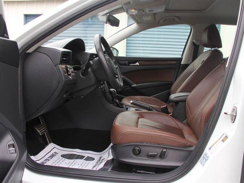 Used 2022 Volkswagen Passat 2.0T FWD image 22