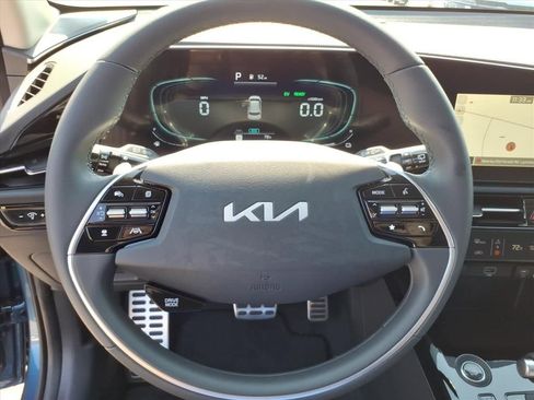 New 2025 Kia Niro EX Touring image 19
