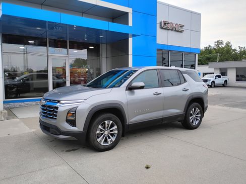 Used 2026 Chevrolet Equinox LT w/ Convenience Package II FWD image 13