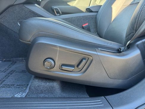 Certified 2025 Volvo XC40 B5 Core image 27