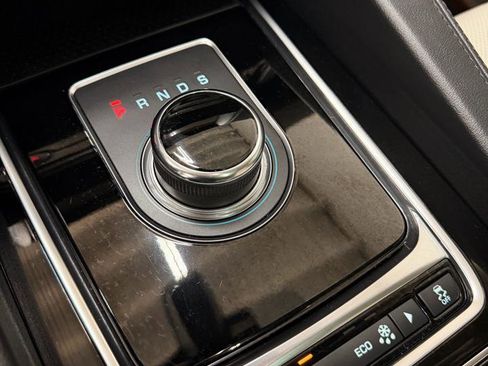 Used 2019 Jaguar F-PACE Prestige image 27