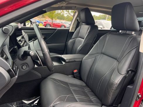 Used 2024 Lexus ES 350 w/ Luxury Package FWD image 13