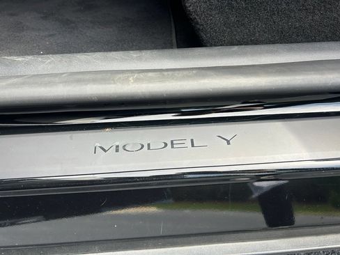 Used 2024 Tesla Model Y 2WD image 23