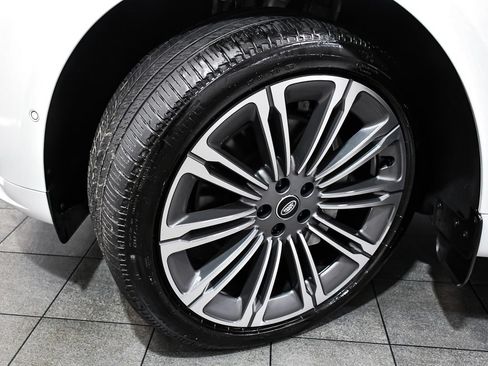 Used 2025 Land Rover Range Rover Sport Dynamic SE AWD/4WD image 7