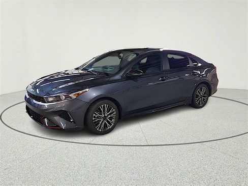Used 2023 Kia Forte GT-Line image 3