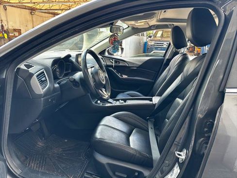 Used 2018 MAZDA MAZDA3 Touring FWD image 12