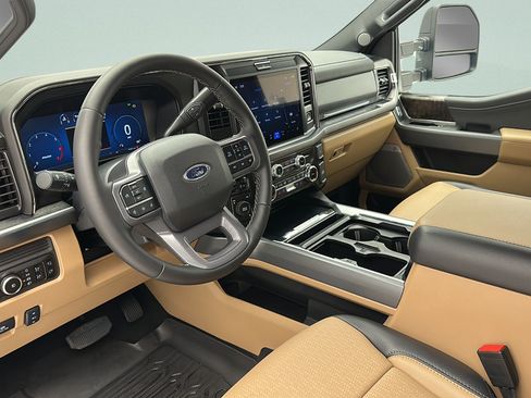 Used 2025 Ford F350 Lariat w/ Black Appearance Package AWD/4WD image 15