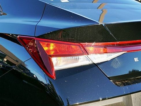 Certified 2025 Hyundai Elantra SE FWD image 7