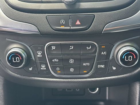 Used 2023 Chevrolet Equinox LT FWD image 29