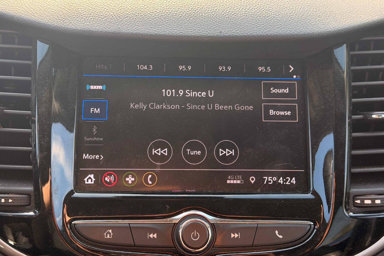 Used 2020 Chevrolet Trax LT w/ LT Convenience Package FWD image 18