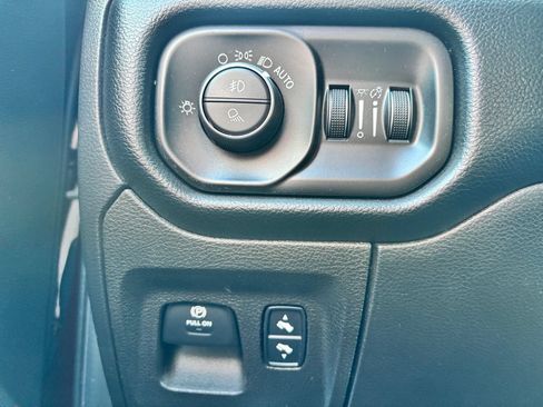 Used 2019 RAM 1500 Big Horn AWD/4WD image 37