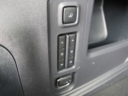 Used 2025 Ford Expedition Platinum image 25