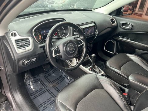 Used 2019 Jeep Compass Latitude w/ Popular Equipment Group FWD image 17