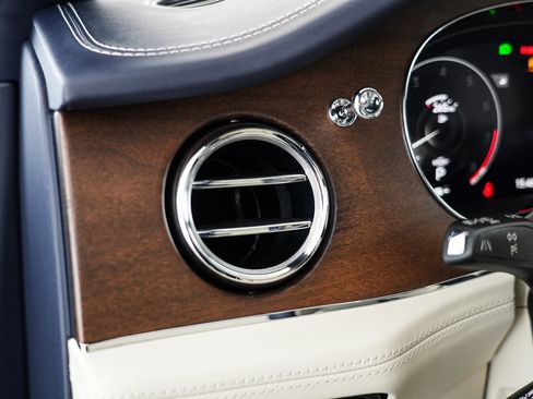 Certified 2023 Bentley Bentayga AWD/4WD image 19