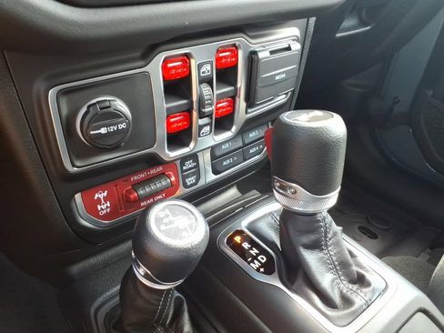 Used 2026 Jeep Wrangler Unlimited Rubicon AWD/4WD image 24