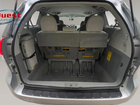 Used 2011 Toyota Sienna LE w/ Towing Pkg FWD image 11