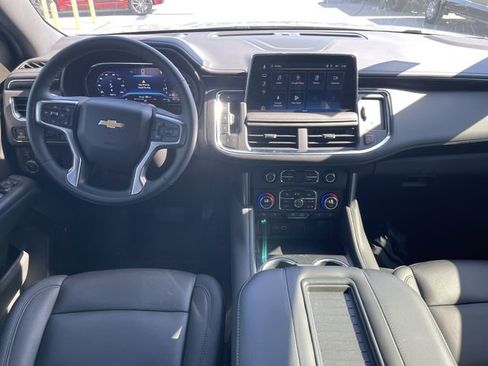 Used 2024 Chevrolet Suburban LT w/ Luxury Package AWD/4WD image 4