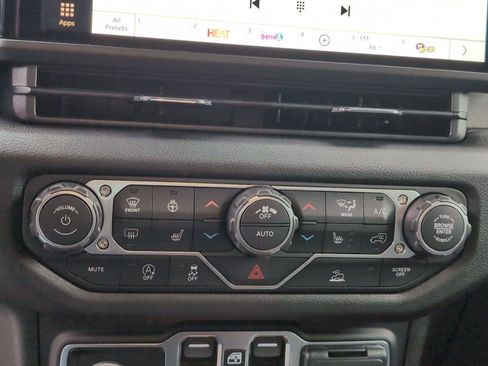 New 2026 Jeep Gladiator Sport AWD/4WD image 19