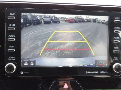 Used 2022 Toyota Venza LE image 12