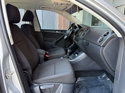 Used 2017 Volkswagen Tiguan Limited w/ Premium Package FWD image 22