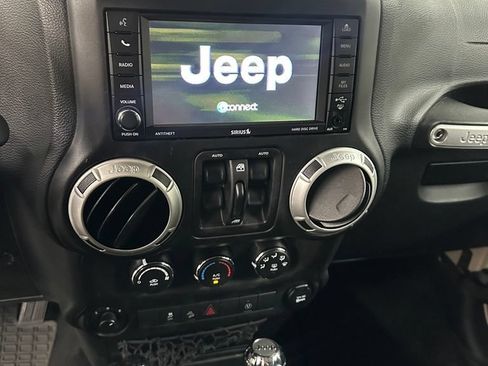 Used 2018 Jeep Wrangler Unlimited Sahara w/ Dual Top Group AWD/4WD image 15