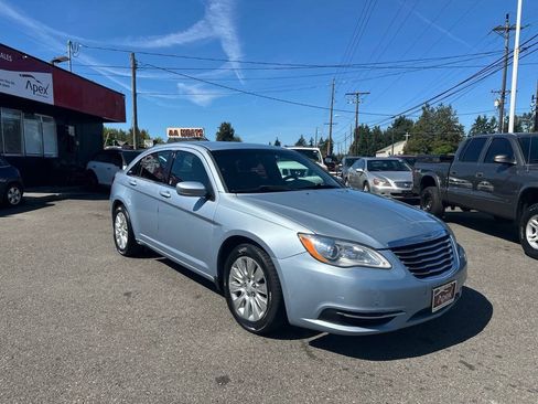 Used 2013 Chrysler 200 LX FWD image 4